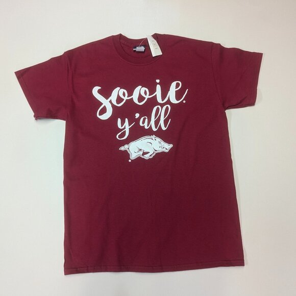 NWT MV Sport Burgundy Arkansas Razorback Tee Size Medium - Picture 1 of 9